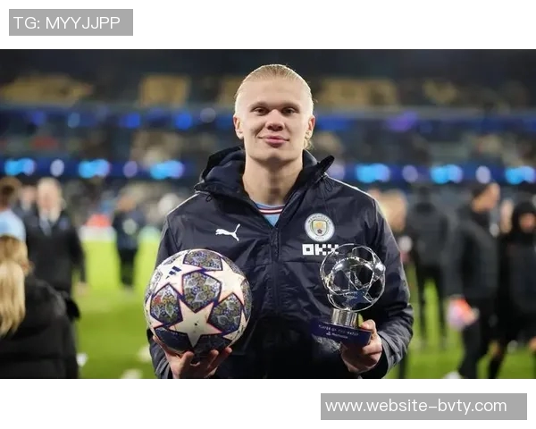 霍伊伦社媒庆祝梅开二度哈兰德调侃德布劳内喂他吃饼