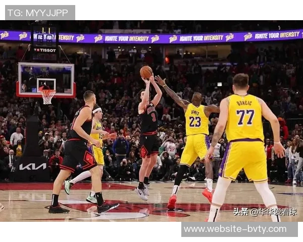 普尔状态火热半场12分钟狂砍16分2板三分命中率高达60